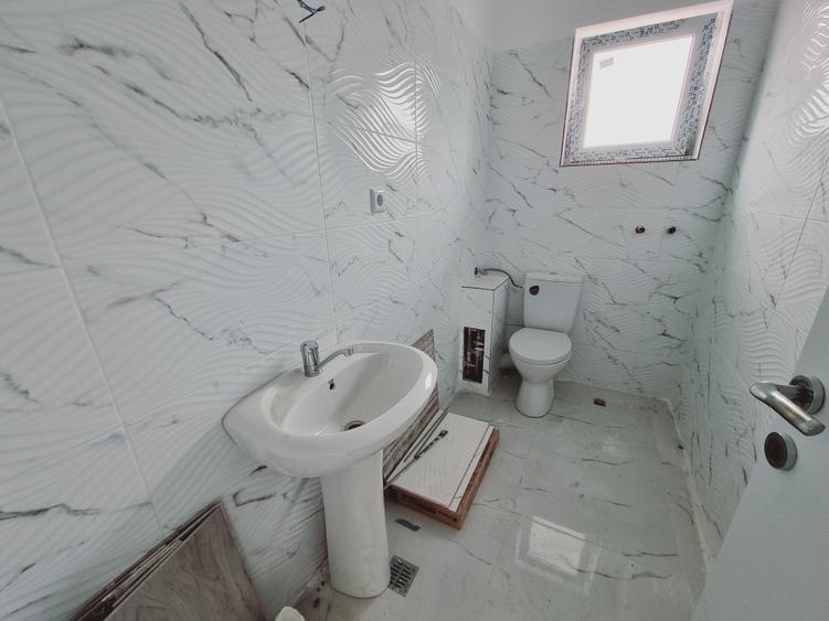 Casă individuală cu 4 camere cu Teren 250 Mp în Central