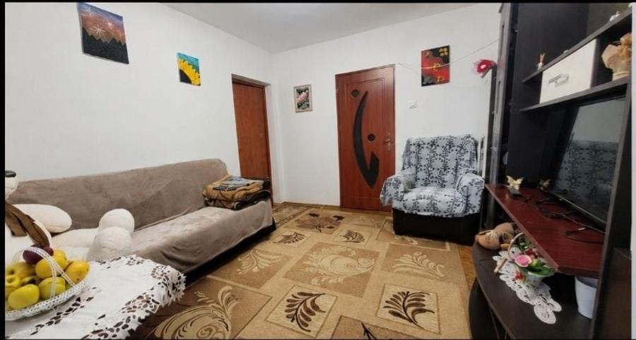 Apartament cu 4 camere semidecomandat în Nicolae Titulescu