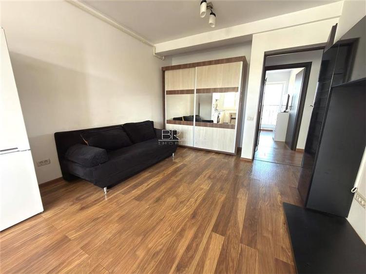 Apartament cu 2 camere semidecomandat în Tractorul