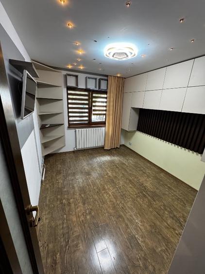 Apartament cu 4 camere semidecomandat, mobilat în Ostroveni