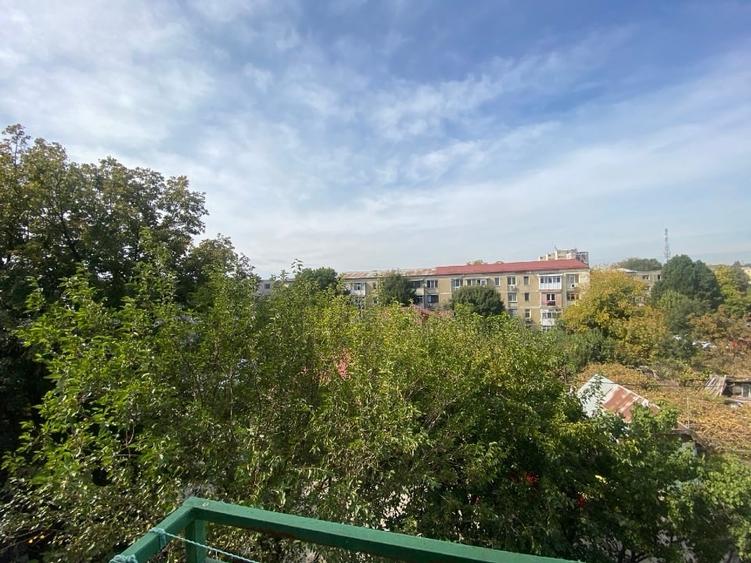 Apartament cu 2 camere semidecomandat în Sărari