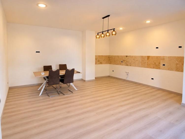 Apartament cu 3 camere decomandat în Ultracentral