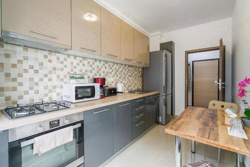 Apartament cu 3 camere decomandat în Panduri