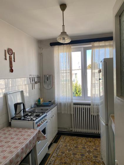 Apartament cu 3 camere semidecomandat în Central