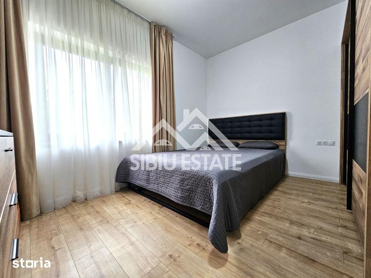 Casă cu 6 camere cu Teren 1000 Mp în Sadu