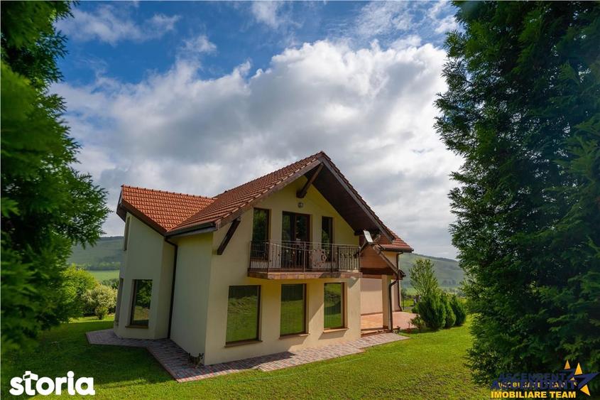 Casă cu 9 camere decomandat cu Teren 1750 Mp în Pestișu Mic
