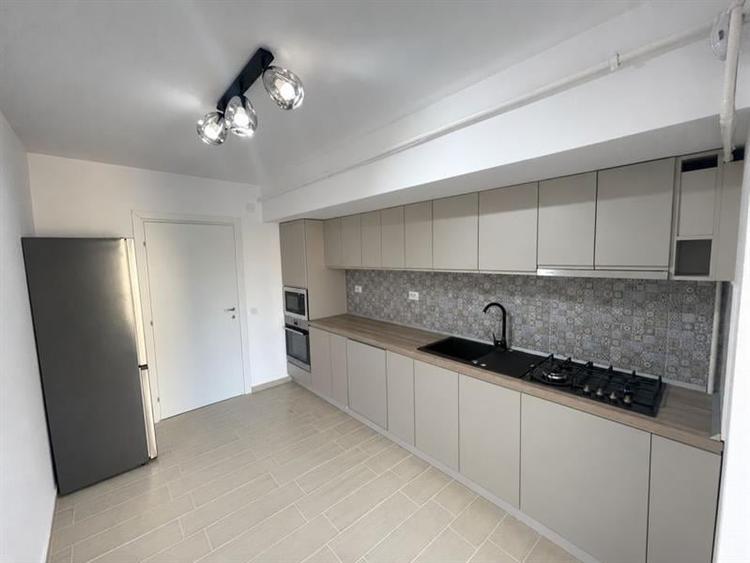 Apartament cu 2 camere decomandat în 1 Mai