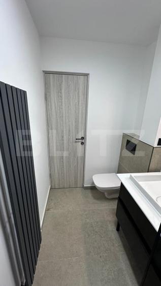 Apartament cu 4 camere decomandat, mobilat în Cornișa