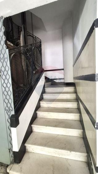 Apartament cu 4 camere semidecomandat în P-ța Victoriei