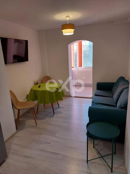 Apartament cu 2 camere decomandat, mobilat în Central
