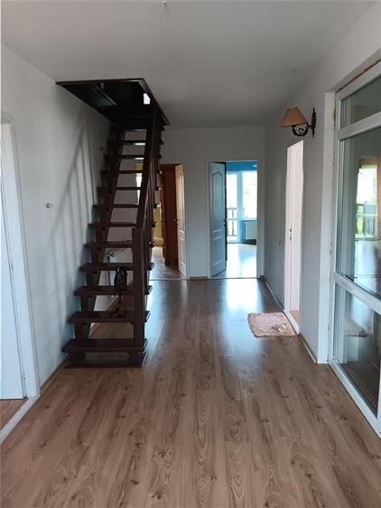 Casă individuală cu 10 camere cu Teren 700 Mp în Valea Lupului