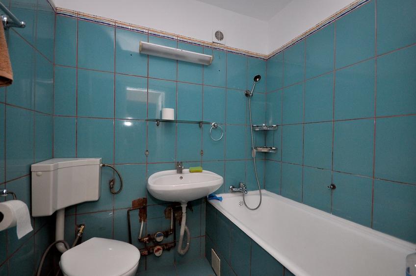Apartament cu 3 camere decomandat în Drumul Taberei