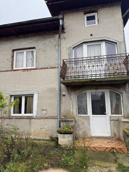 Casă cu 6 camere cu Teren 680 Mp în Domnești