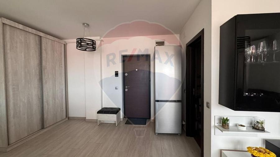 Apartament cu 3 camere semidecomandat, mobilat în Mărăști