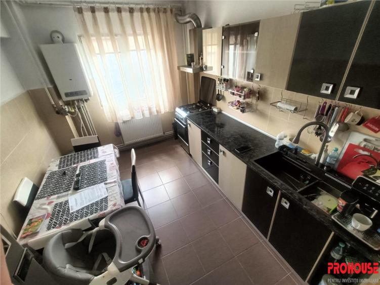 Apartament cu 3 camere decomandat în Mioriței