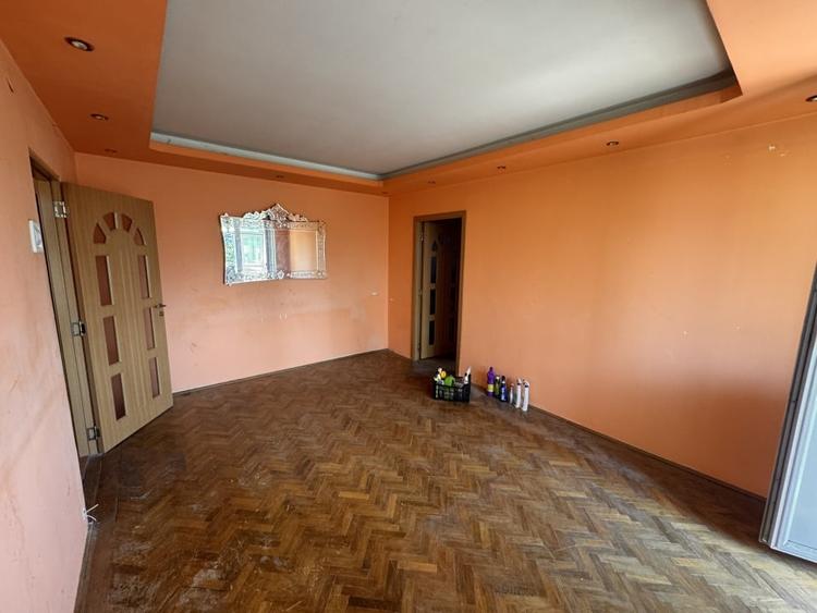 Apartament cu 3 camere semidecomandat în George Enescu
