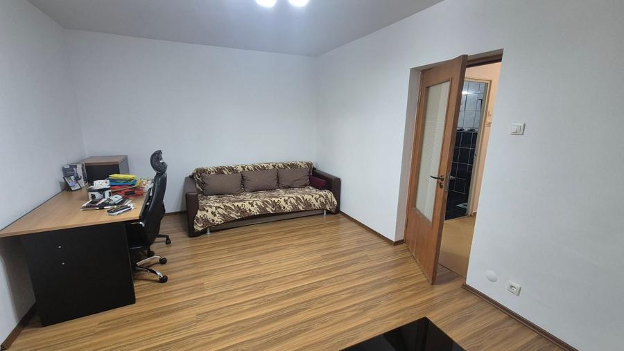 Apartament cu 2 camere decomandat în Lacul Tei
