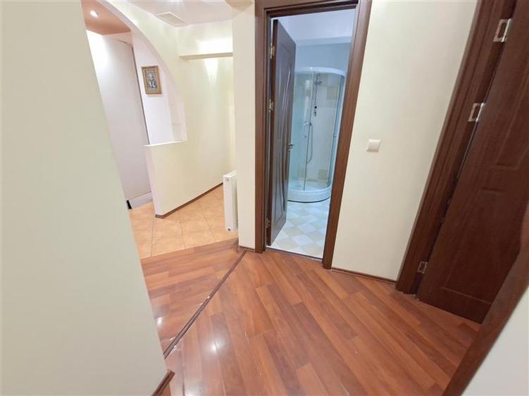 Apartament cu 3 camere decomandat în 9 Mai