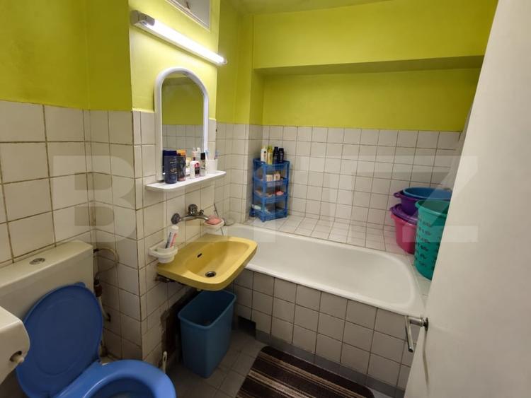 Apartament cu 4 camere decomandat în Cornitoiu