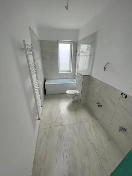 Apartament cu 3 camere semidecomandat în Giroc
