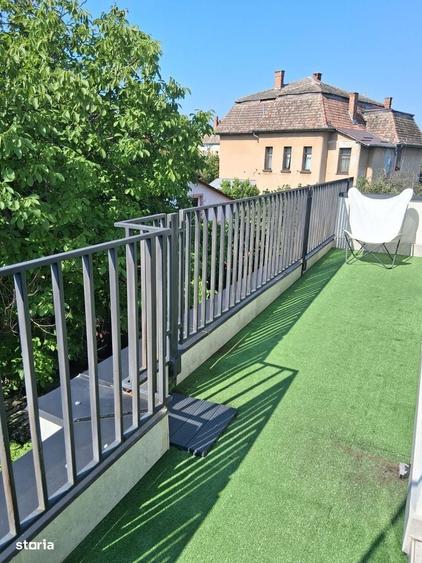 Apartament cu 3 camere decomandat în Exterior Vest
