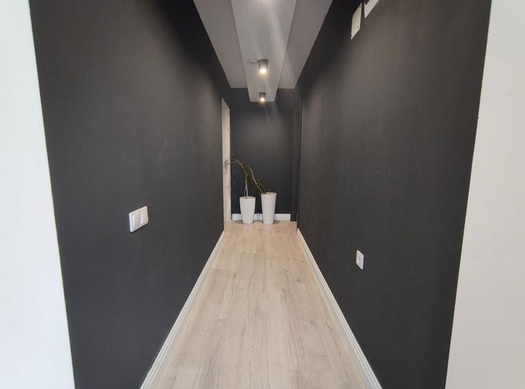 Casă individuală cu 11 camere cu Canalizare în Turnișor