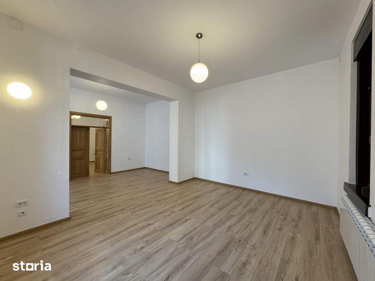 Casă cu 6 camere cu Teren 1000 Mp în Central
