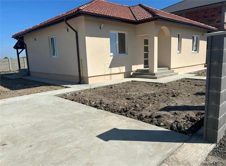 Casă individuală cu 4 camere cu Teren 560 Mp în Șag