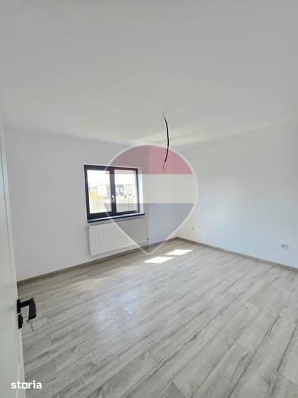 Casă cu 3 camere cu Teren 250 Mp în Malu Mare