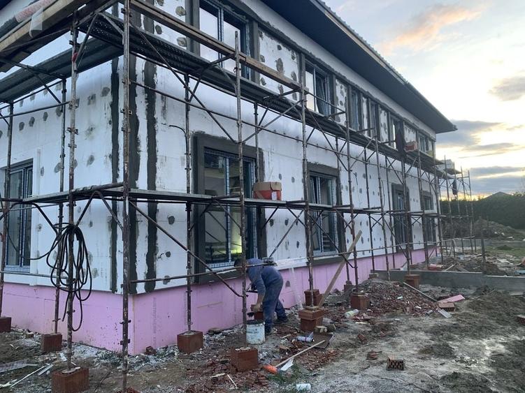 Casă cu 4 camere în Satu Nou de Sus