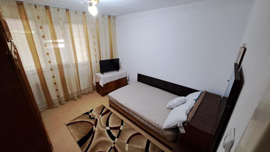 Apartament cu 3 camere decomandat în Micro 20