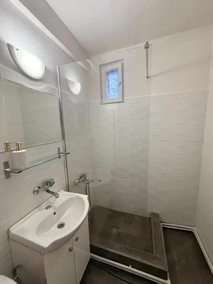 Apartament cu 2 camere decomandat, mobilat în Calea București