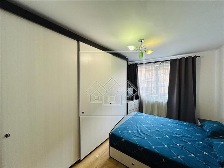 Apartament cu 3 camere decomandat în Hipodrom 1