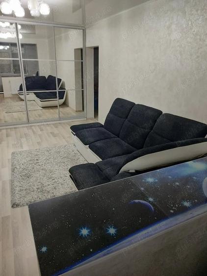 Apartament cu 3 camere semidecomandat în Micro 17