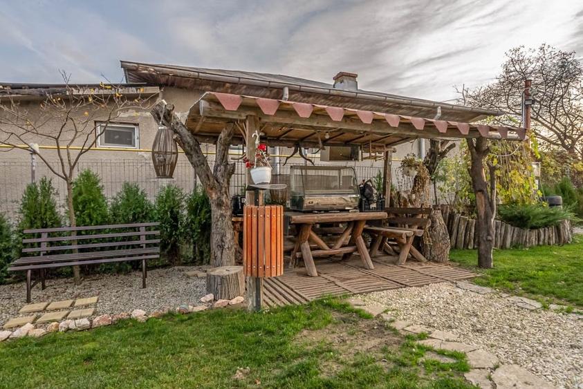 Casă individuală cu 6 camere cu Canalizare în Puchenii Mari
