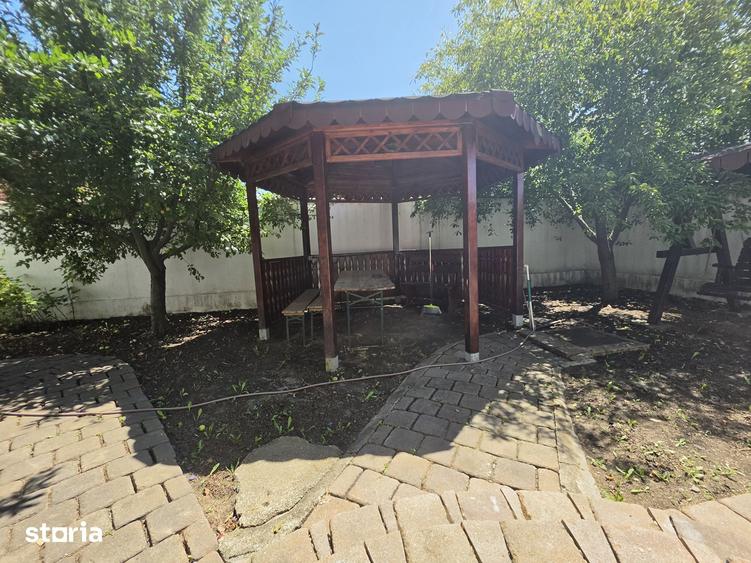 Casă cu 8 camere cu Teren 500 Mp în Central