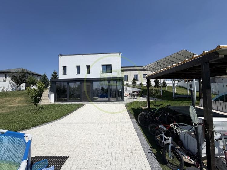Casă individuală cu 4 camere cu Garaj în Plaiul Vulcanești