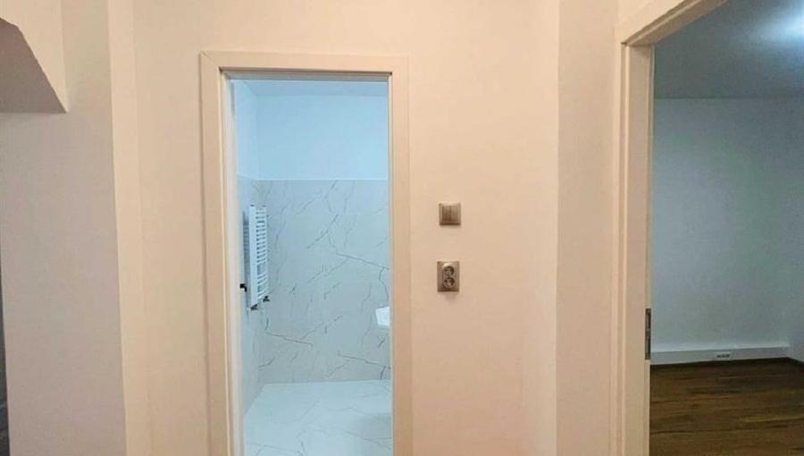Apartament cu 4 camere decomandat în Tineretului