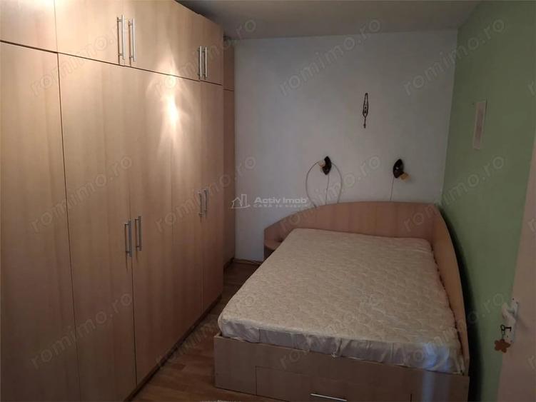 Apartament cu 3 camere semidecomandat în Micro II
