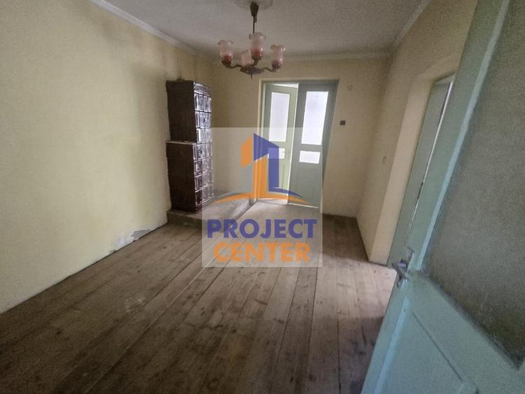 Casă individuală cu 4 camere cu Canalizare în Leordeni