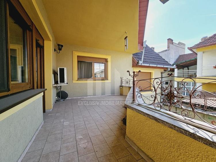 Casă individuală cu 6 camere cu Canalizare în Lipoveni