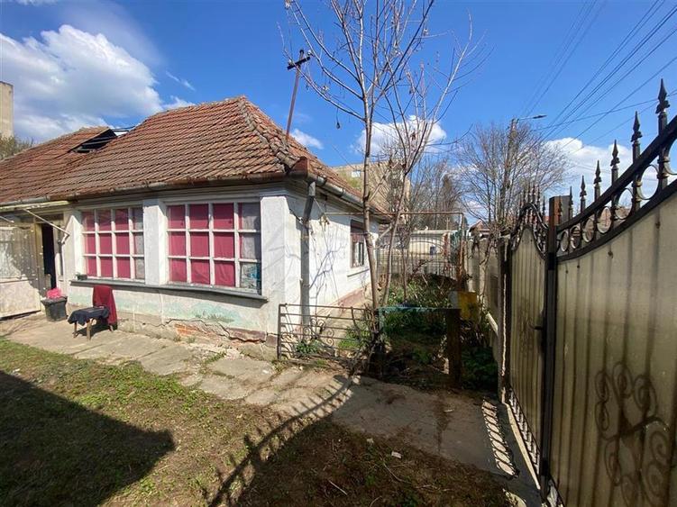 Casă cu 3 camere cu Teren 532 Mp în Est