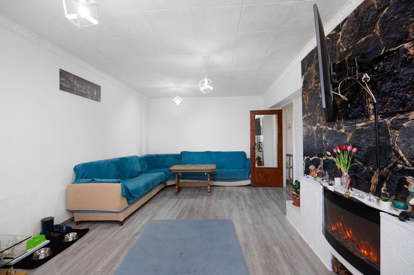 Apartament cu 4 camere decomandat în Central