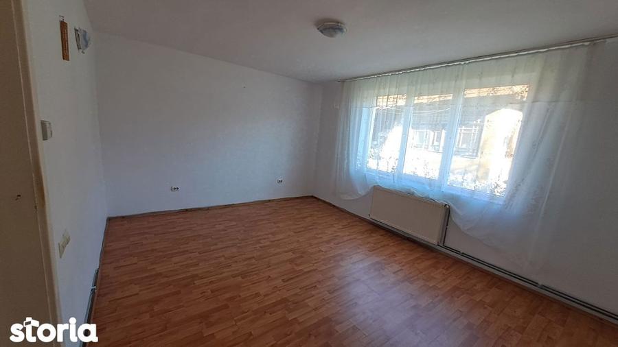 Casă cu 3 camere cu Teren 9000 Mp în Valea Borcutului