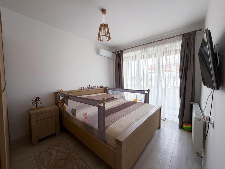 Apartament cu 3 camere decomandat în Tractorul