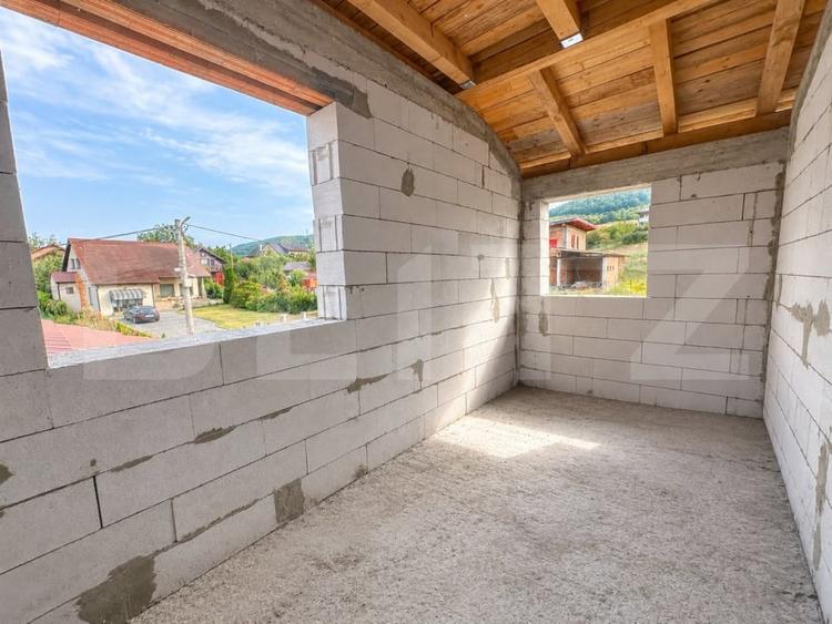 Casă individuală cu 5 camere cu Canalizare în Mintia