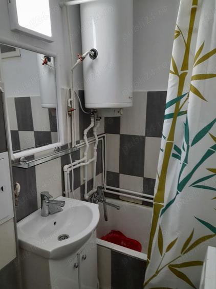 Apartament cu 3 camere semidecomandat în Sud