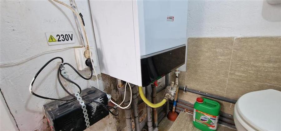 Casă individuală cu 11 camere cu Canalizare în Exterior Vest
