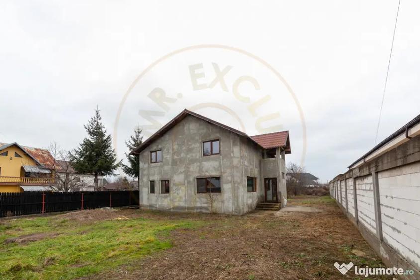 Casă cu 7 camere cu Teren 800 Mp în Mărăcineni