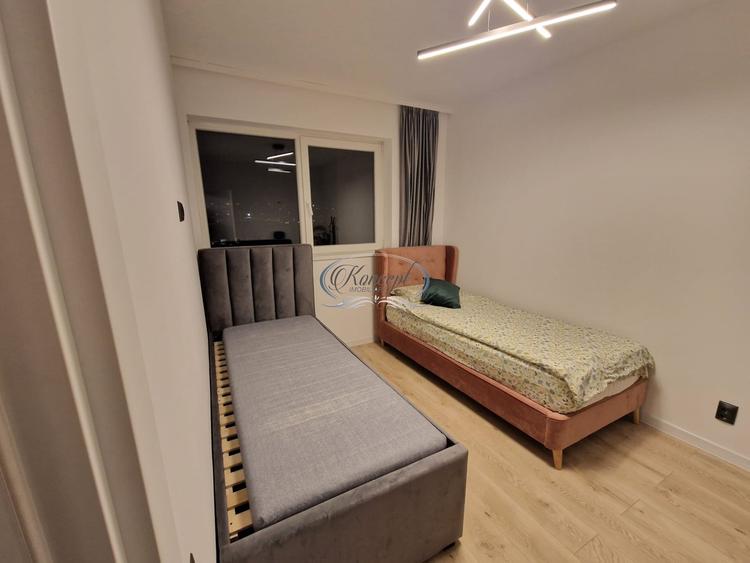 Apartament cu 3 camere semidecomandat, mobilat în Florești